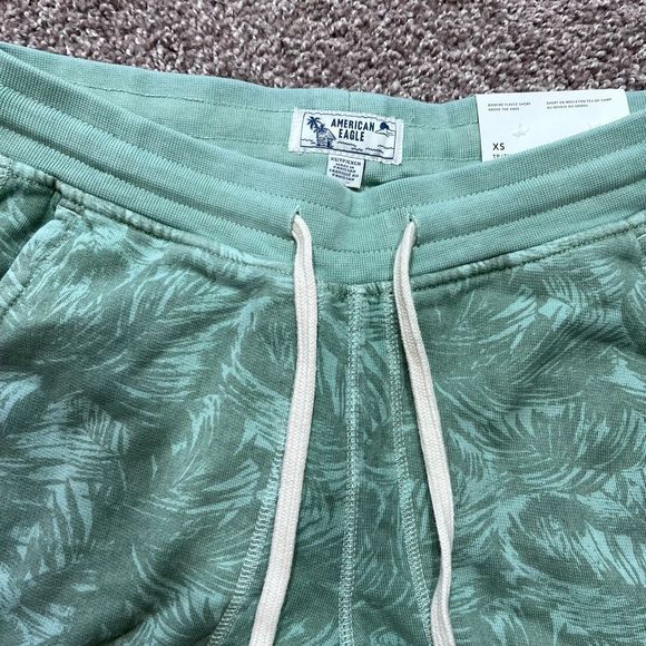 American Eagle Bonfire Fleece Sweat Shorts 6” Inseam Mens Size XS Palm Trees - Picture 2 of 8
